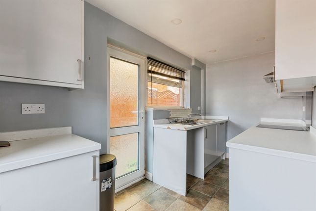 12, Torpoint Close, Coventry photo 4