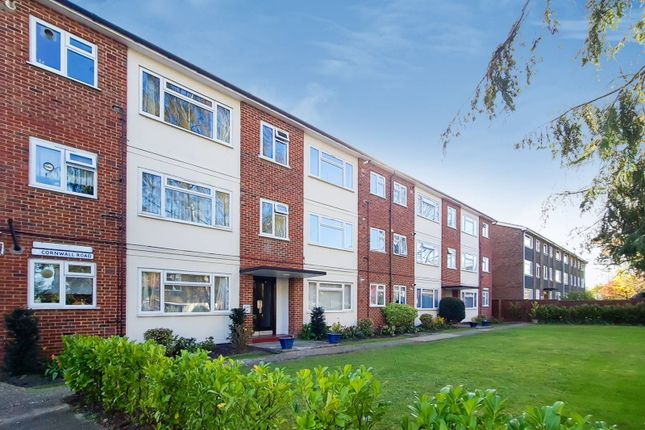 Thumbnail Flat for sale in Cornwall Road, Hatch End, Pinner