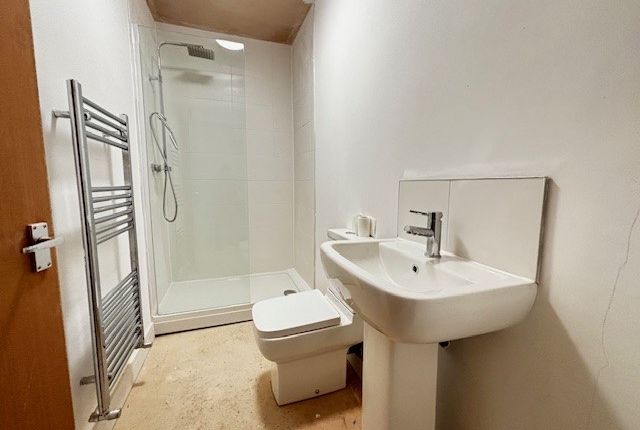 33, Sutton-in-Ashfield photo 4