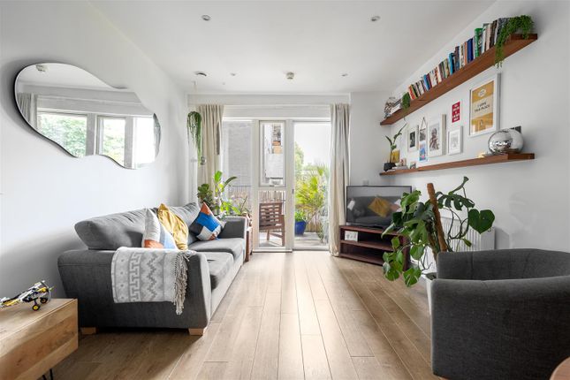 Atkins Square E8