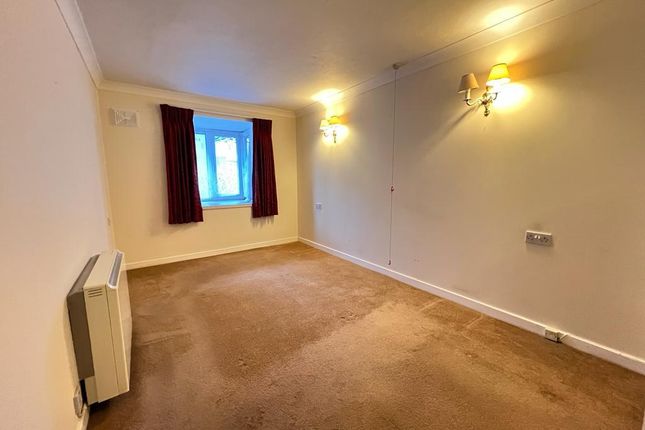 Flat for sale in Brancaster Road, Ilford