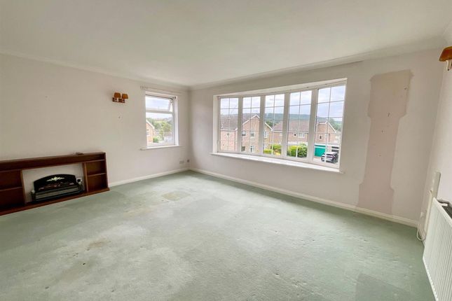 15a Hall Park Close, Scarborough photo 2