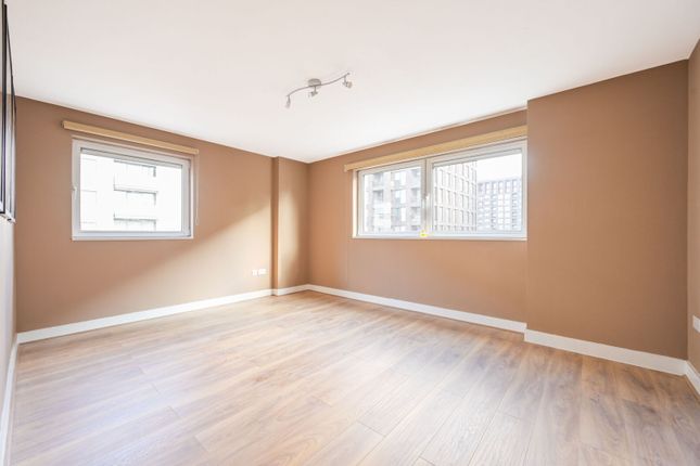 Latitude Court, Gallions Reach photo 4