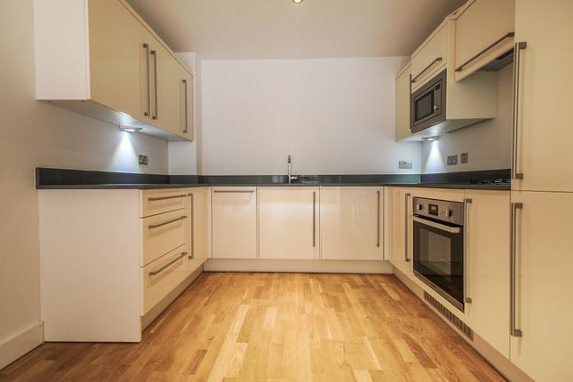 Flat to rent in Catteshall Lane, Godalming
