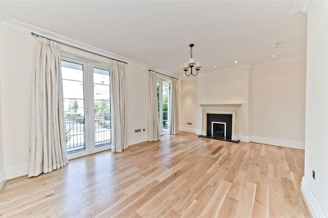 15, Melliss Avenue, Surrey photo 2