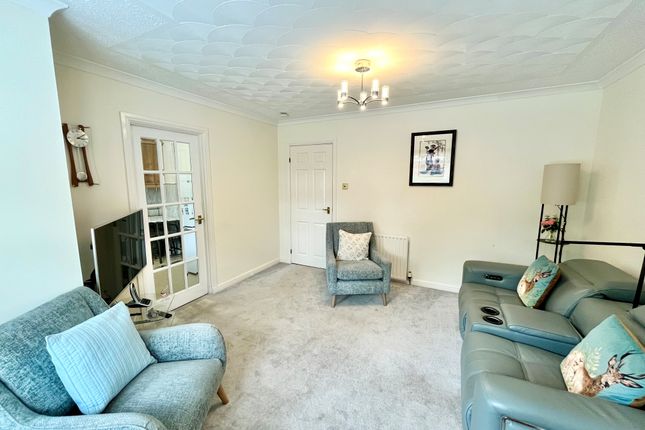 4, Mathew Court, Grangemouth photo 4