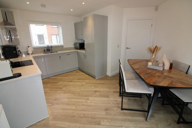 38, Victoria Drive, Milton Keynes photo 4