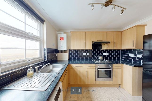 Flat 3, 153A, High Street, Ilford photo 2