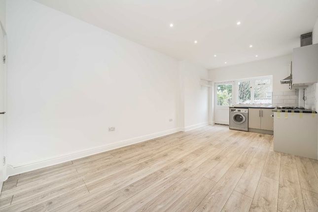 Northfield Avenue, London photo 2