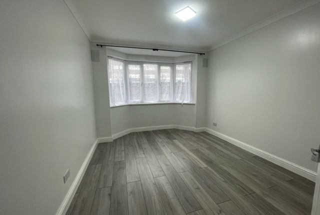 14, Montrose Court, London photo 4