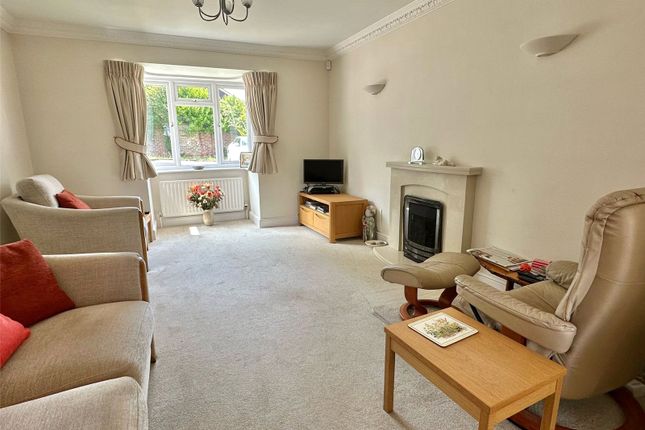 2, Kivernell Place, Lymington photo 4