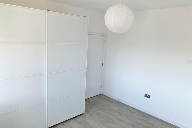 Flat to rent in River House, Springfield Road, Chelmsford