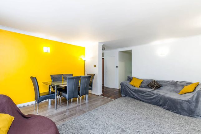 2-bed flat on St Cuthberts Gardens, Hatch End, £425,000