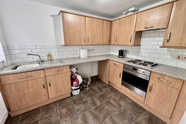 3, Heol Cwmmawr, Llanelli photo 3