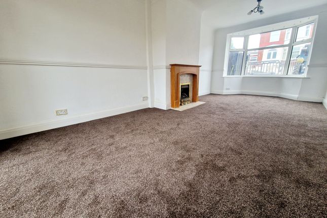 3-bed house on 23, Blackburn, £850/mo