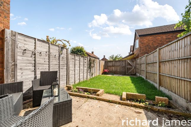 19, Maxey Close, Swindon photo 4