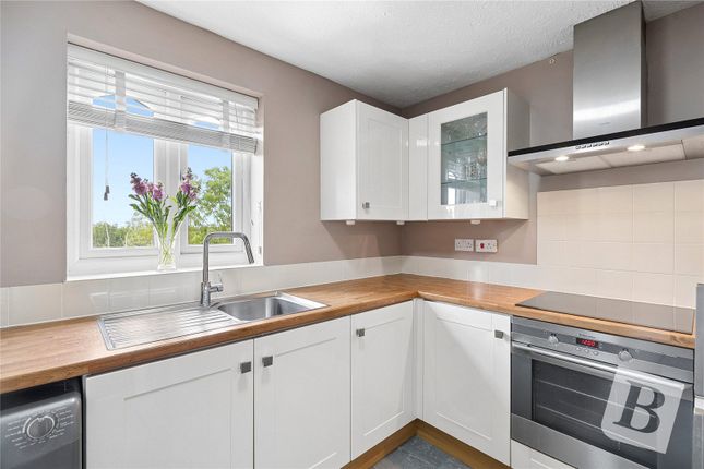 81, The Glen, Basildon photo 2