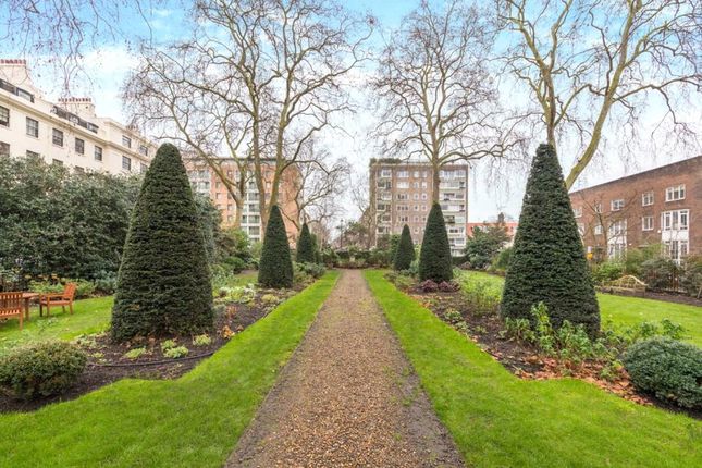Flat for sale in Hyde Park Square, Hyde Park, London