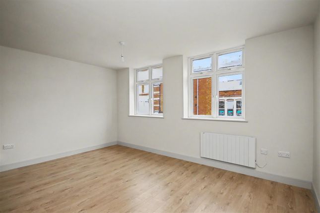 Flat 4, 95, High Street, Rushden photo 5