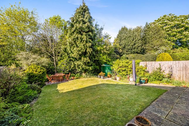 9 Curbey Close, Pulborough photo 3