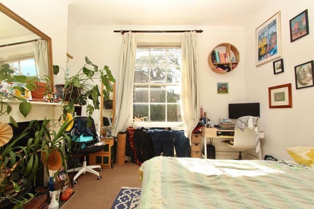8a, Stamford Grove West, London photo 4