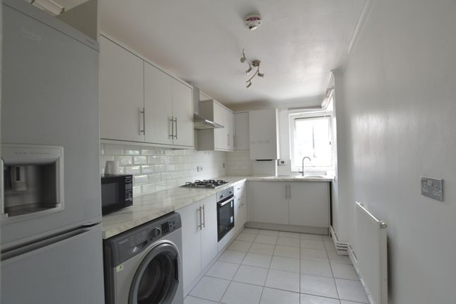 Flat to rent in Cordwainers Walk, London