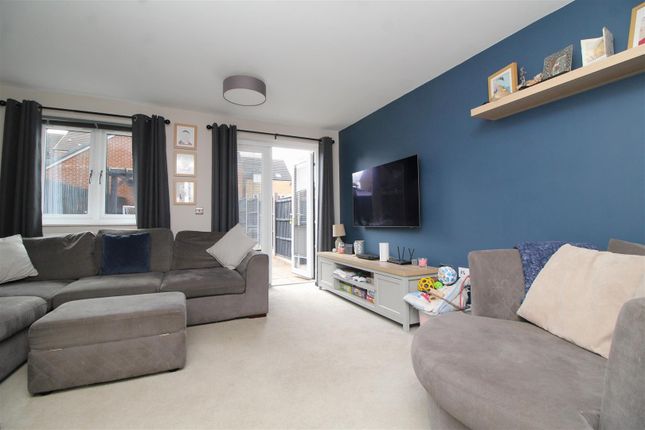32, Jones Hill, Hampton Vale, Peterborough photo 2