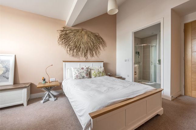 Flat for sale in Carriers Apartments, Bow, London