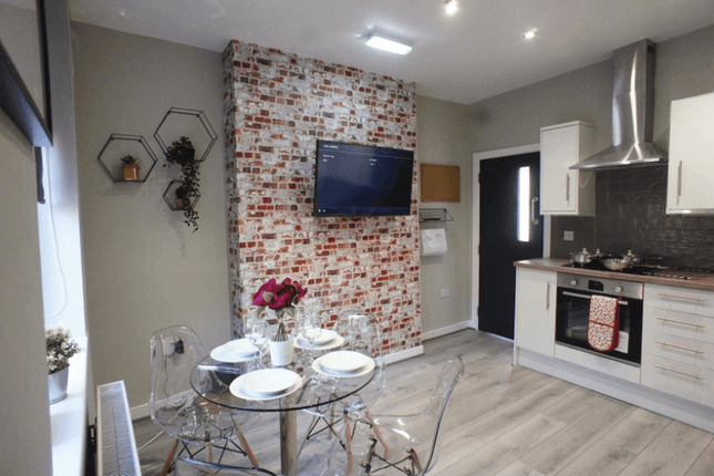 22 Cinderbank, Dudley photo 3