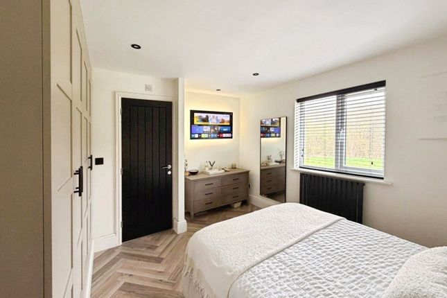 15, Blackbades Boulevard, Warwickshire photo 3