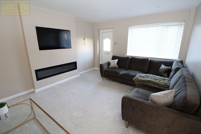 2 Bradwell Walk, Flixton photo 3