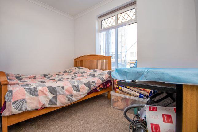 13, Bryant Road, Kettering photo 4