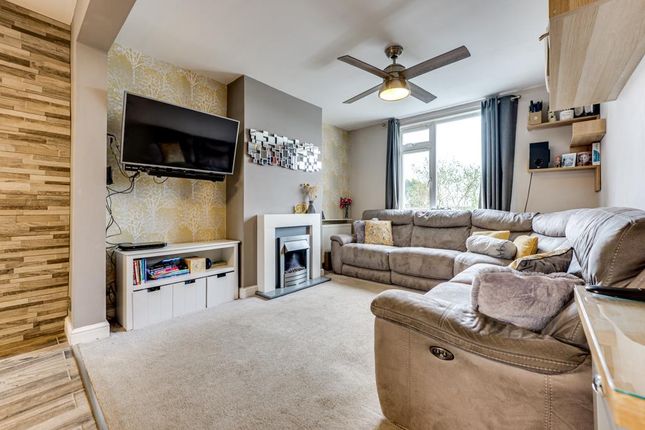 11, Crouch Road, Wellingborough photo 2