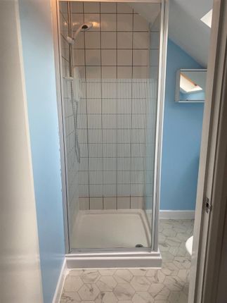 Room to rent in Great North Way, London