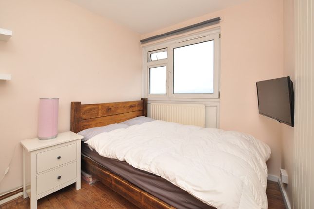Flat for sale in Windley Close, London