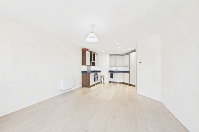 Flat 22, Kestrel Court, 4, Heron Way, Maidenhead photo 2