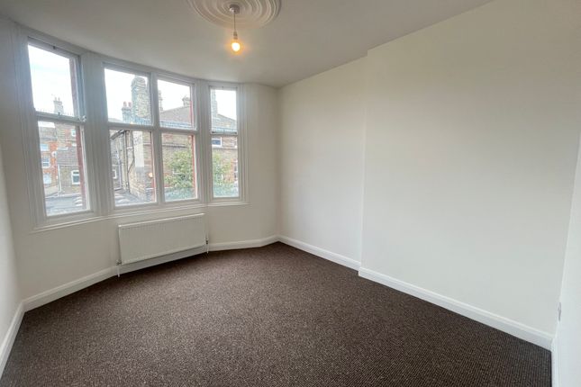 Flat 3, 229, London Road South, LOWESTOFT photo 2