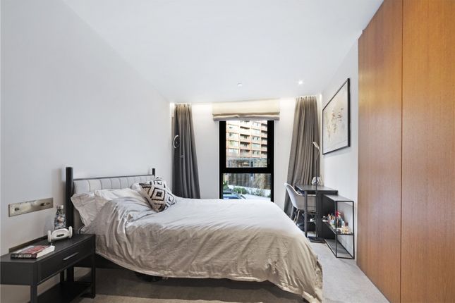 Flat for sale in Lewis Cubitt Square, London