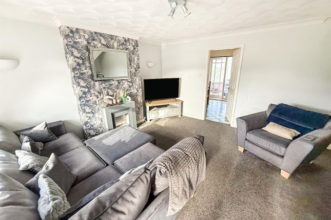 20, Yr Helfa, Chirk photo 2