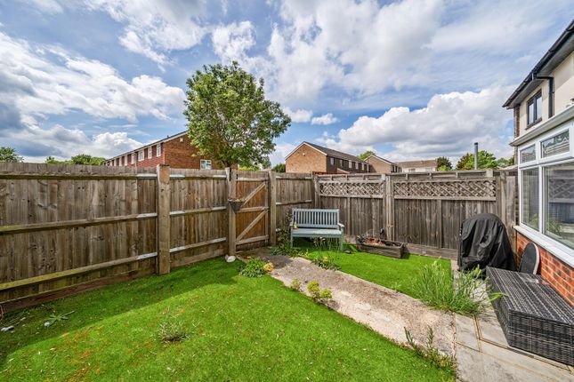 15, Conifer Way, Kent photo 4