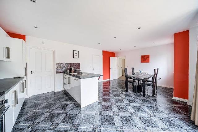 1, Bateman Close, Leominster photo 4