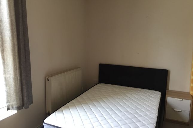 37 Wakefield Road, Room 5