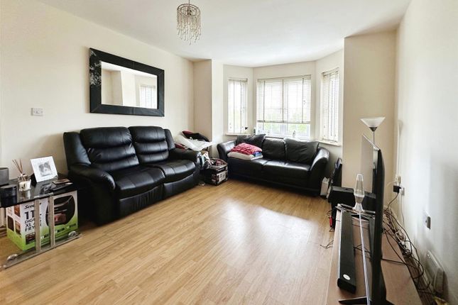 Flat for sale in Chandlers Court, Hull