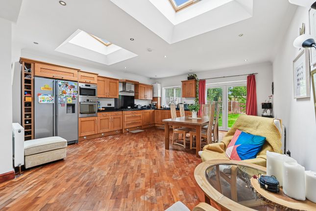43, Links Avenue, Morden photo 3