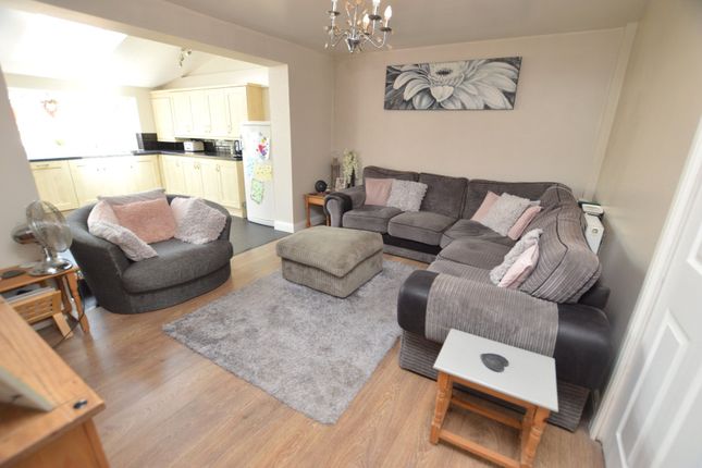 8, Chestnut Crescent, Exeter photo 3