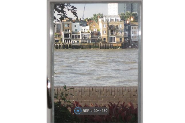 Ft  Pennington Court, Rotherhithe St, London photo 5