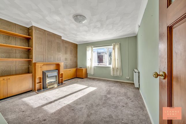 56 Heol Trecastell, Caerphilly photo 2