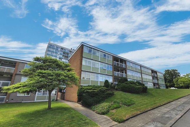 Flat to rent in Kenilworth Court, Coventry