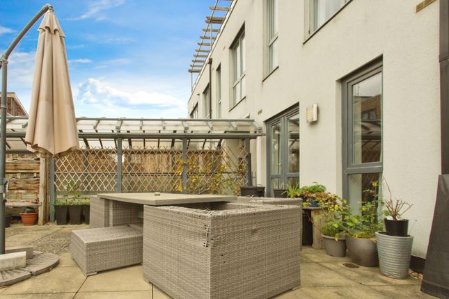 2-bed flat on 9, Fitzgerald Place, Cambridgeshire, £400,000