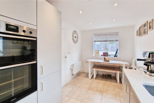 22, Sumner Chase, Bracknell photo 4